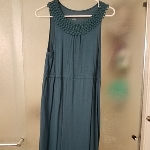 Sleeveless maternity dress